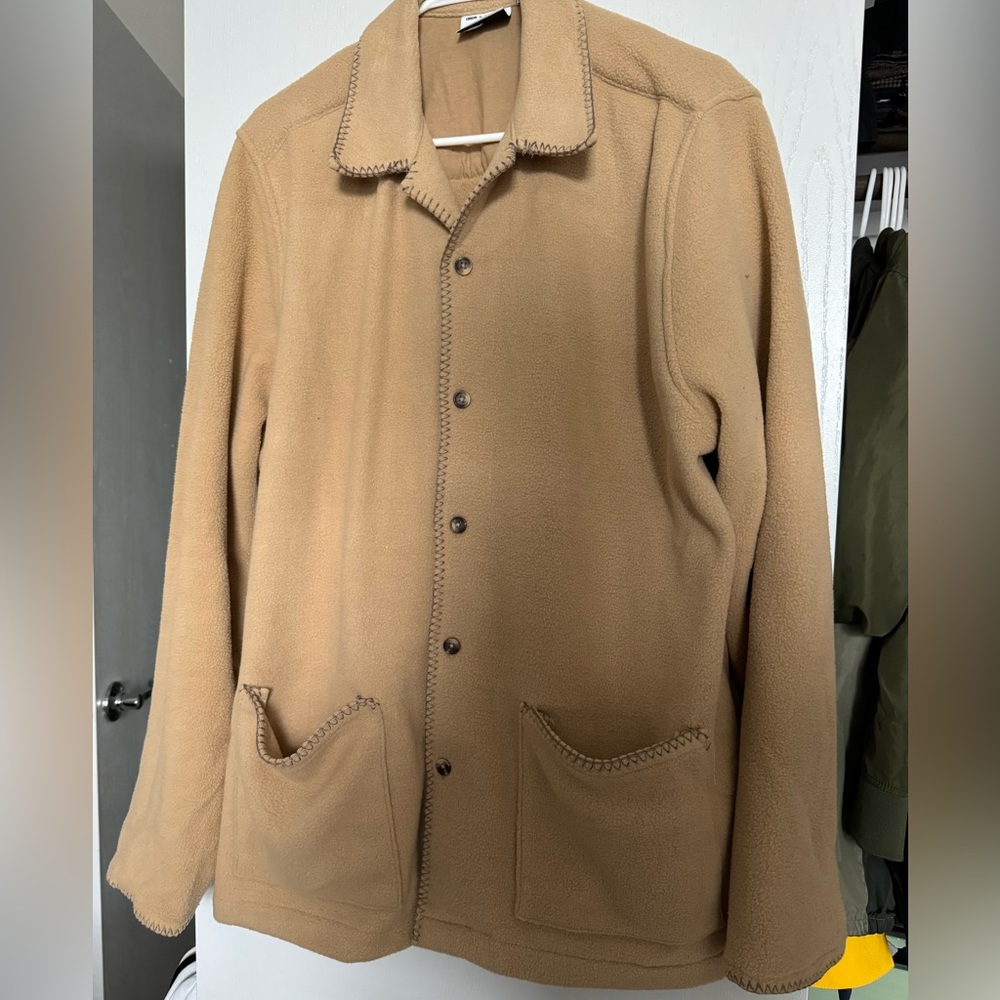 relaxed revere shirt in fleece with brown contrast stitching in beige (imported)